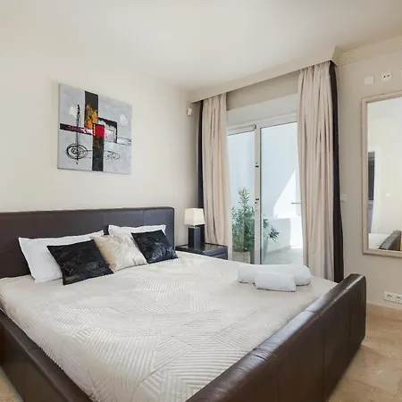 Sinfonia - 2br, Pool Apartman
