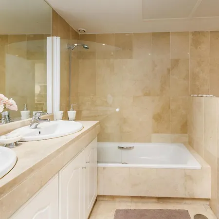 Sinfonia - 2br, Pool Apartman *