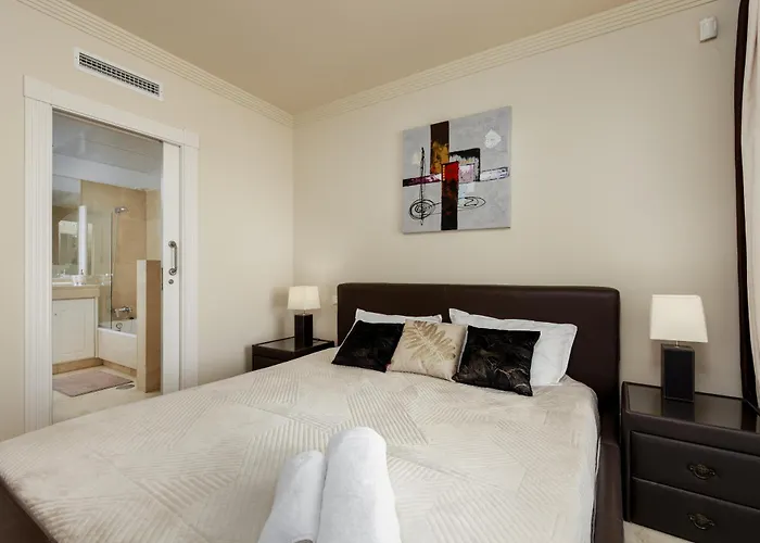 Sinfonia - 2br, Pool Appartement *